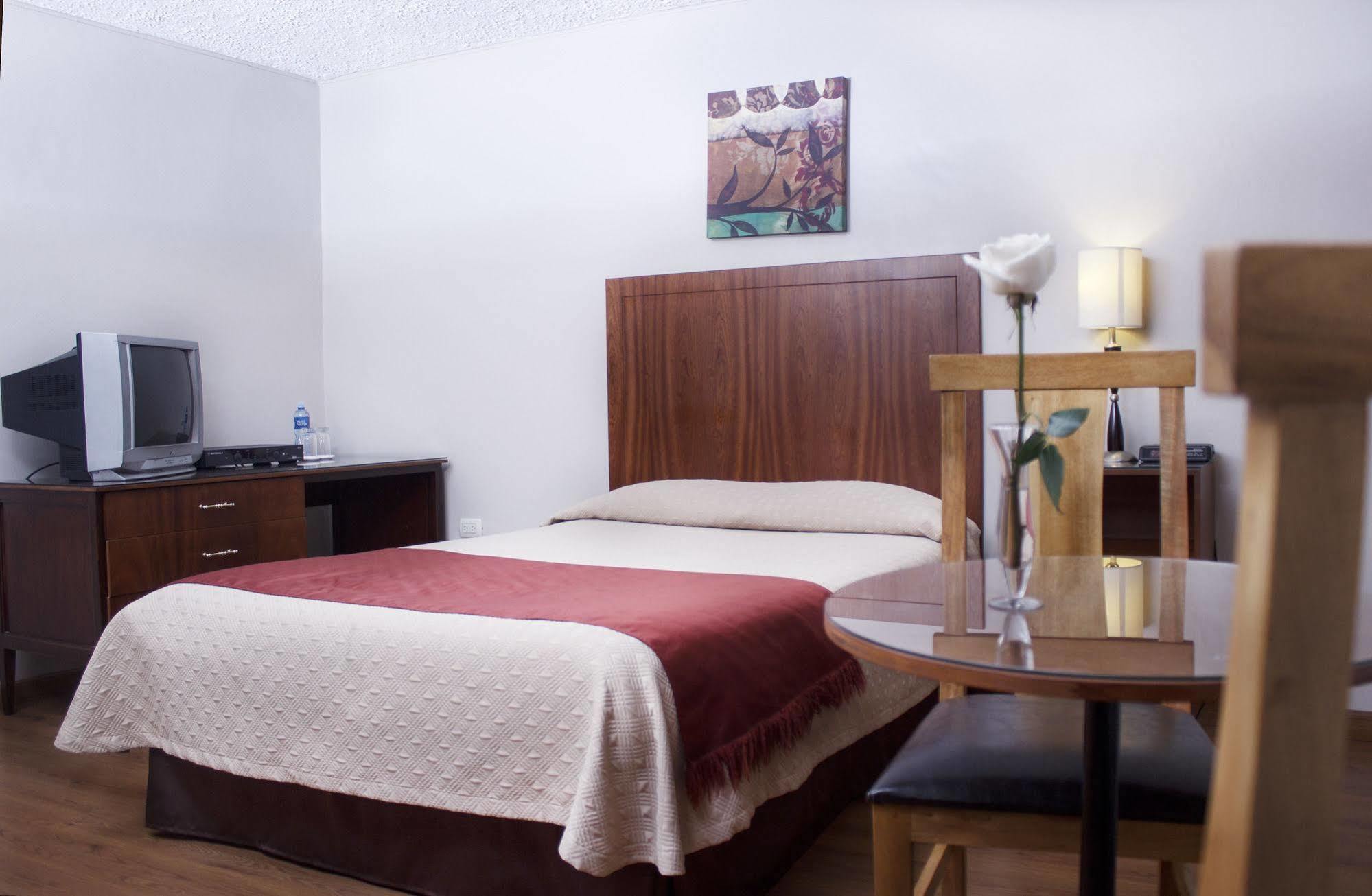 Hotel Santa Monica Cuenca Exterior photo
